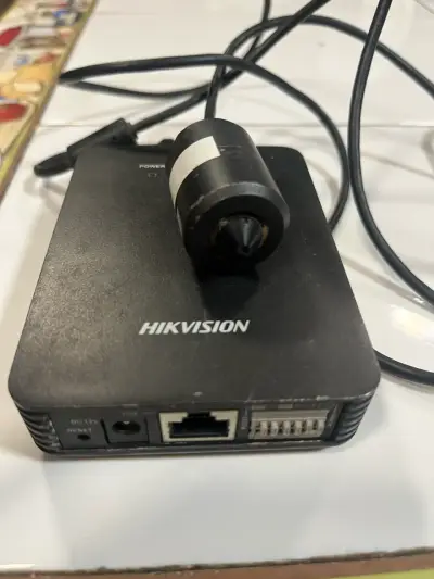 Cámara de seguridad Hikvision con cables - miniatura 1