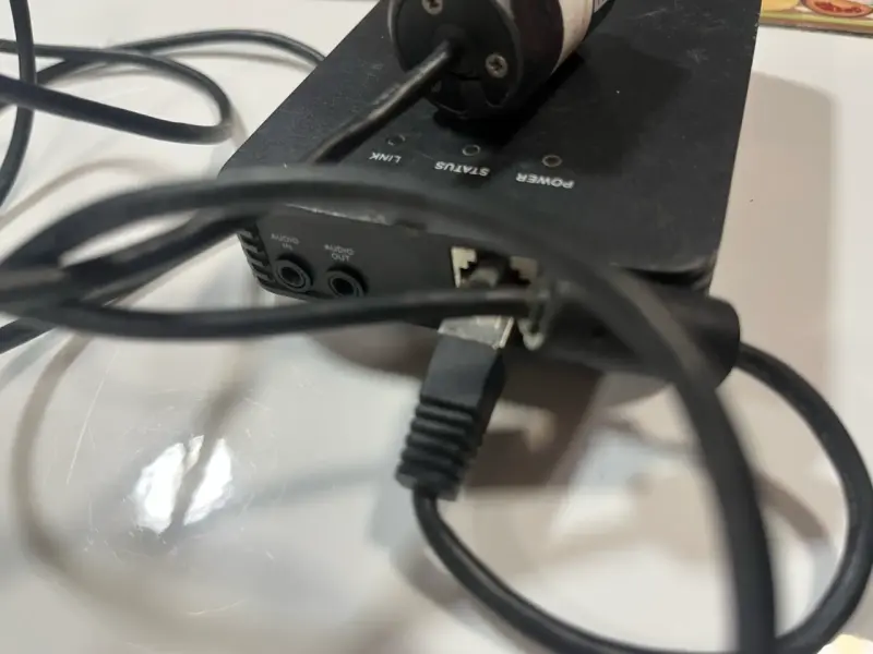 Cámara de seguridad Hikvision con cables - 2