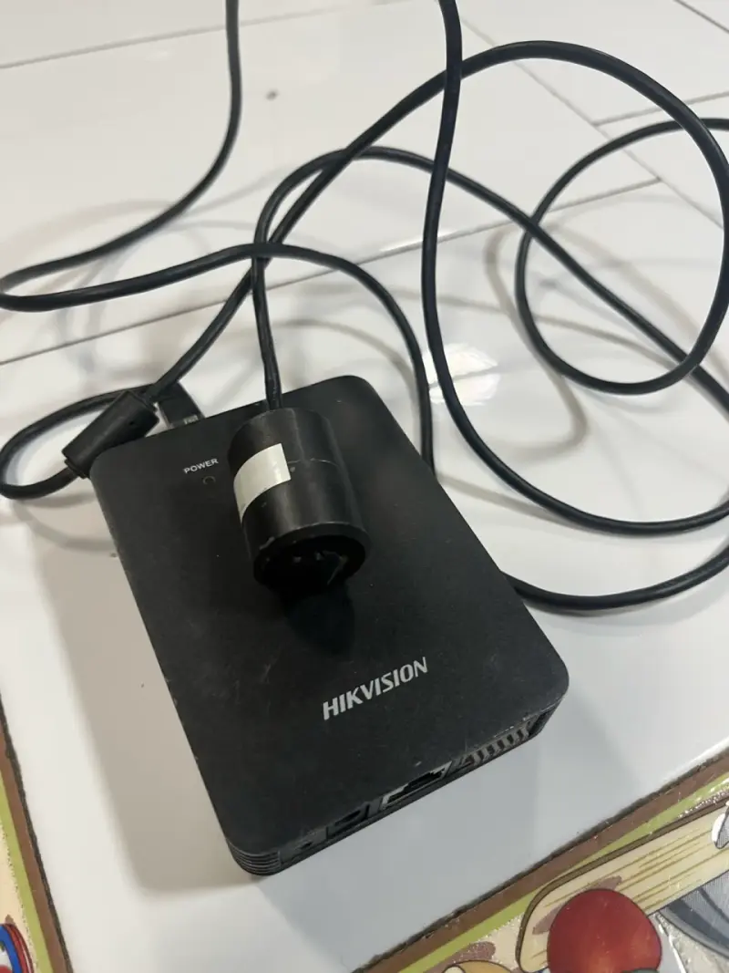 Cámara de seguridad Hikvision con cables - 3
