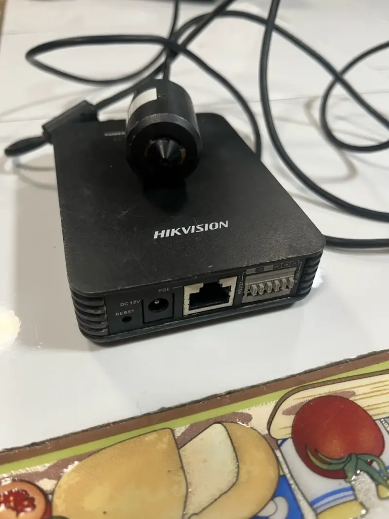 Cámara de seguridad Hikvision con cables - 4