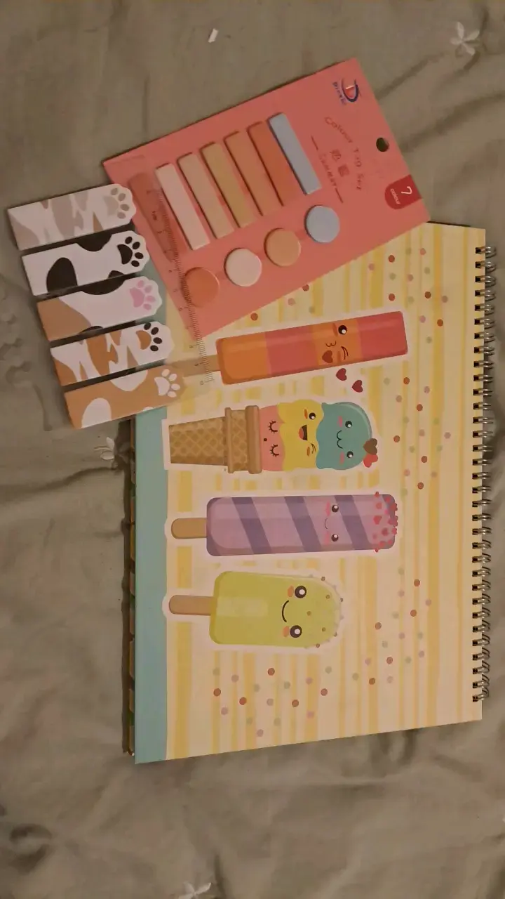 Planificador semanal y post its de colores. - 1