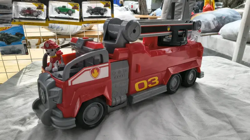 Camión de Bomberos de Juguete con Figura - 1