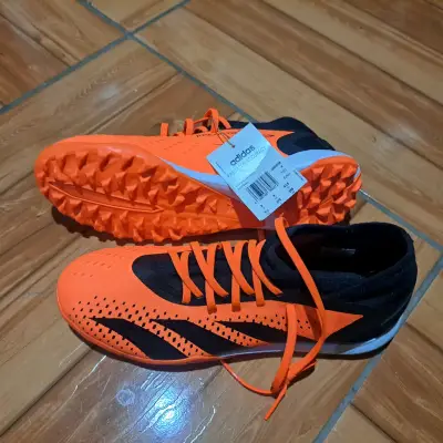 Zapatillas de fútbol Adidas Predator naranja y negro - miniatura 1