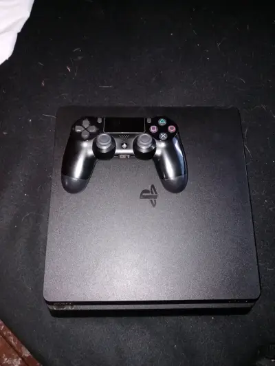 Consola PS4 con control y juegos incluidos - miniatura 1