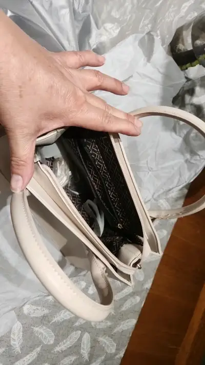Bolso de mano beige elegante - miniatura 2