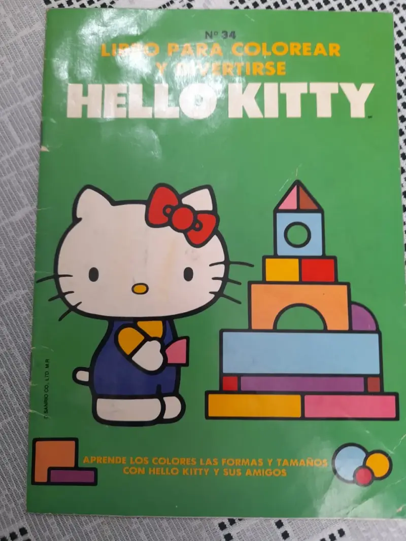 Libro para colorear Hello Kitty con formas y colores - 1