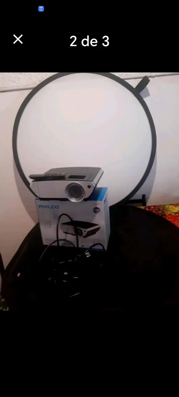 Proyector Philco con pantalla y cables - 2