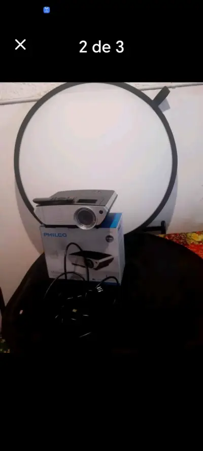 Proyector Philco con pantalla y cables - miniatura 2