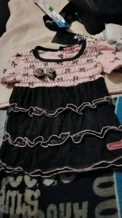 Vestido infantil con lazos y volantes - miniatura 2