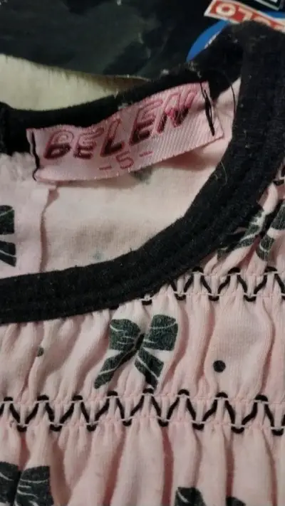 Vestido infantil con lazos y volantes - miniatura 3