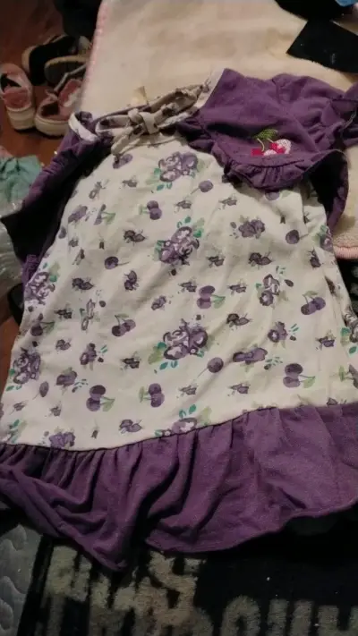 Vestido infantil con estampado floral y cerezas - miniatura 1