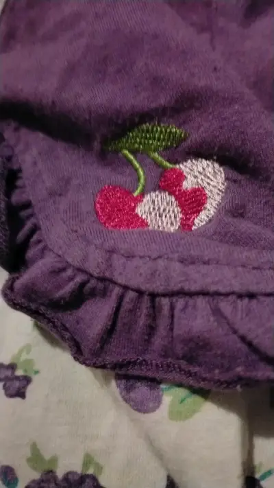 Vestido infantil con estampado floral y cerezas - miniatura 2