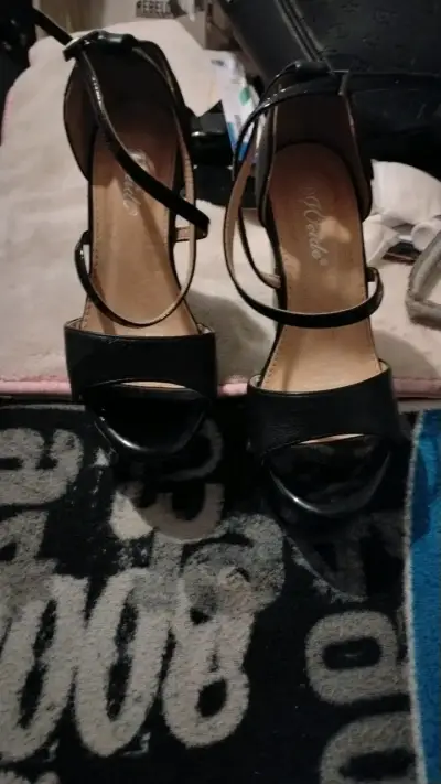 Sandalias de tacón negras para mujer - miniatura 1
