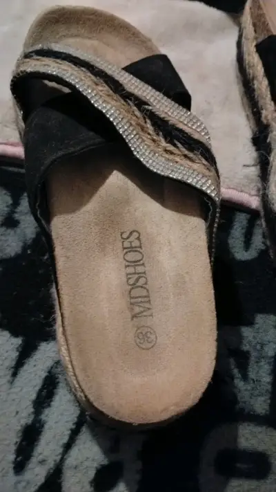 Sandalias plataforma negras con detalles brillante - miniatura 2