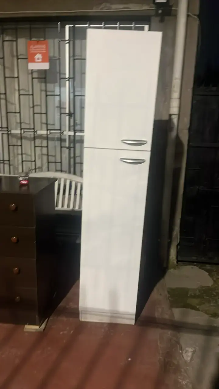 Armario blanco alto con puertas - 2