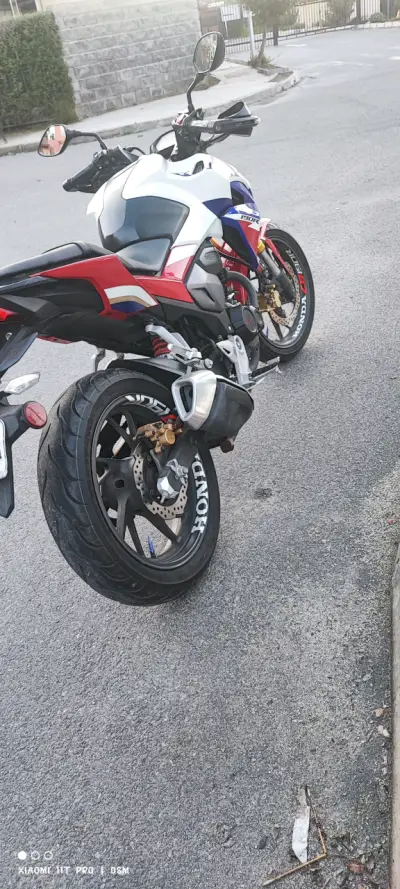 Moto Honda deportiva en buen estado - miniatura 6