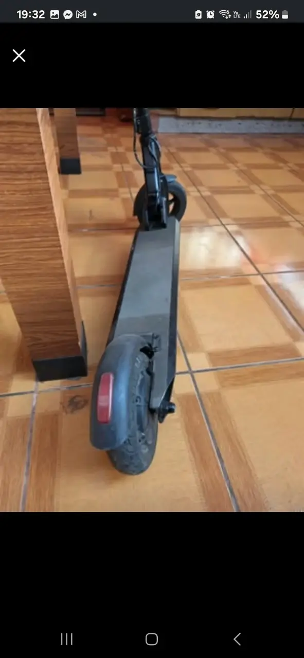 Scooter eléctrico plegable con cargador - 2