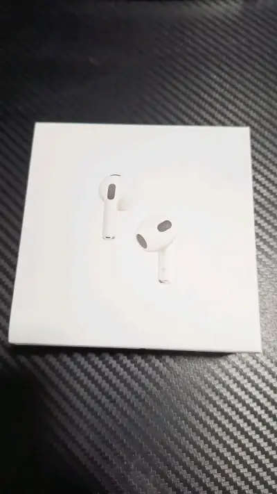 Apple AirPods con estuche de carga MagSafe - miniatura 1