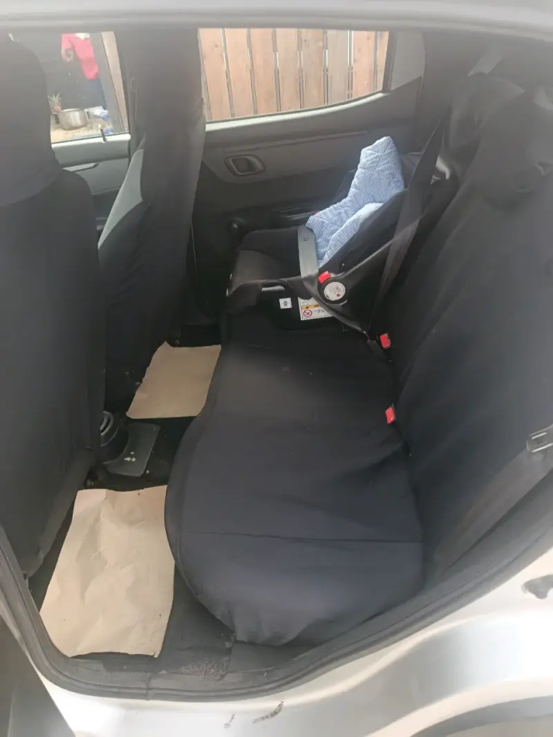 Renault Kwid 2022 en buen estado, color plata - 5