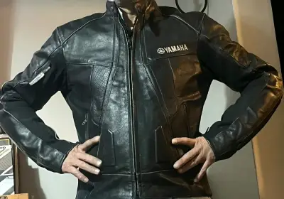 Chaqueta de cuero negra Yamaha para motociclista - miniatura 4