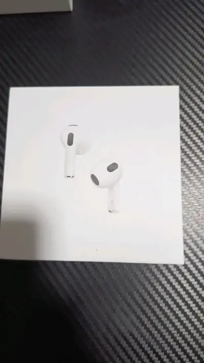 Apple AirPods con estuche MagSafe - miniatura 1
