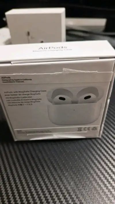 Apple AirPods con estuche MagSafe - miniatura 3