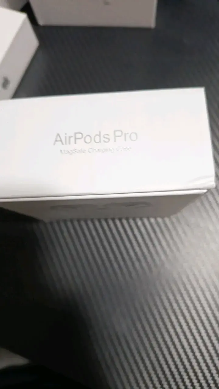 Apple AirPods Pro con Estuche de Carga MagSafe - 2
