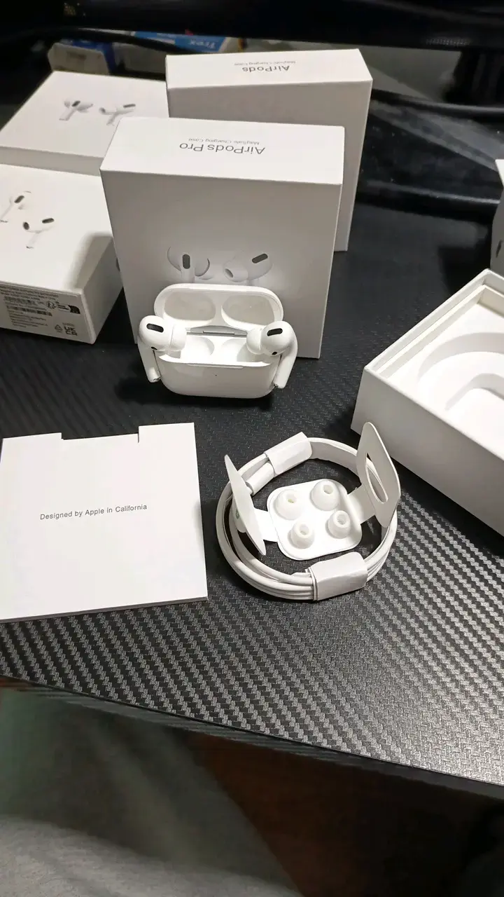 Apple AirPods Pro con Estuche de Carga MagSafe - 4