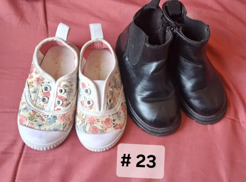 Lote de zapatos infantiles talla 23 y 25 - 2