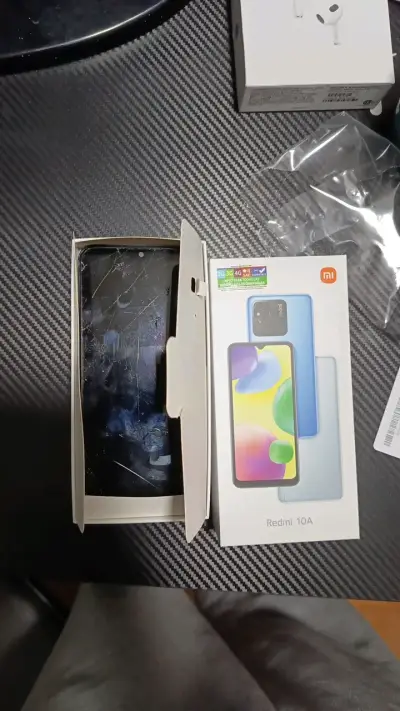 Teléfono Xiaomi Redmi 10A con pantalla rota - miniatura 3