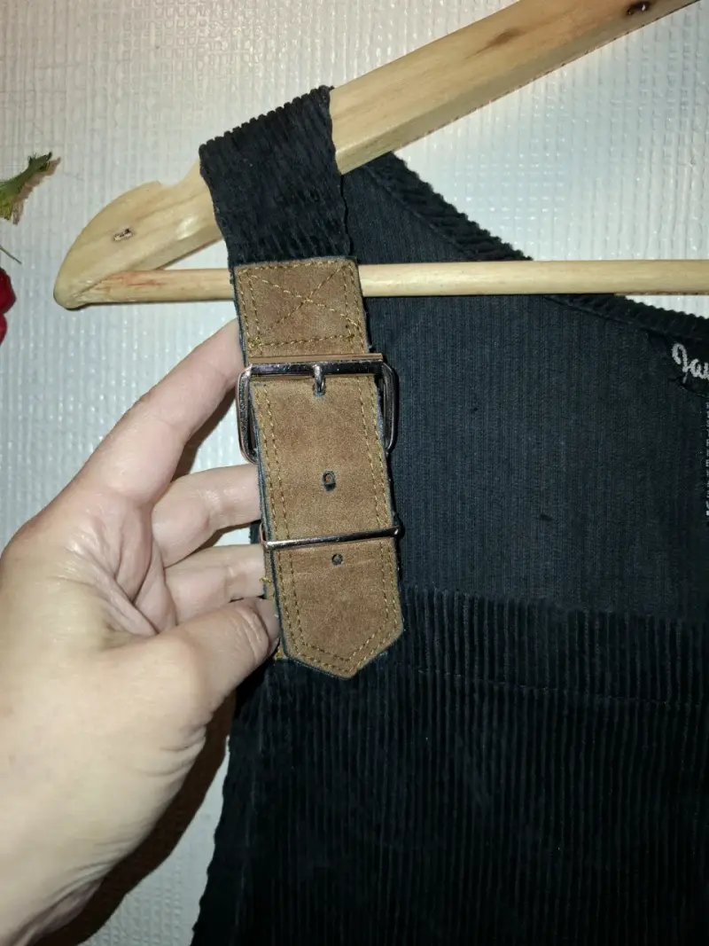Jardinera vestido negro con tirantes ajustables - 4