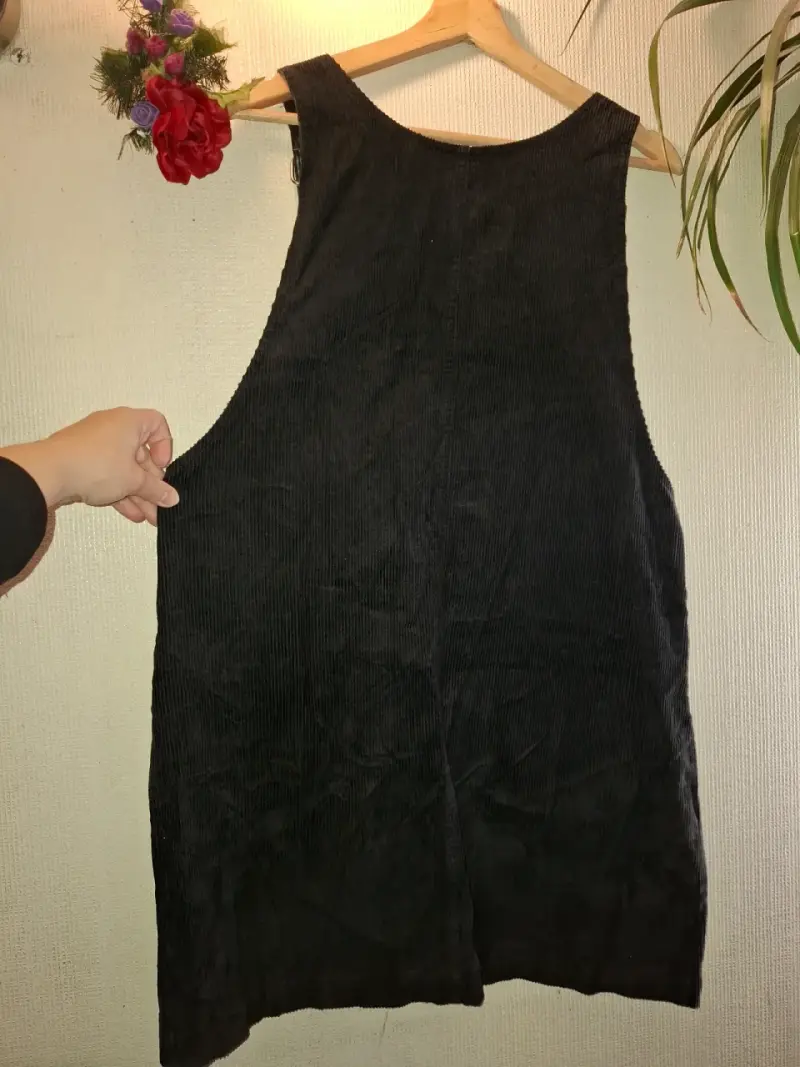 Jardinera vestido negro con tirantes ajustables - 5