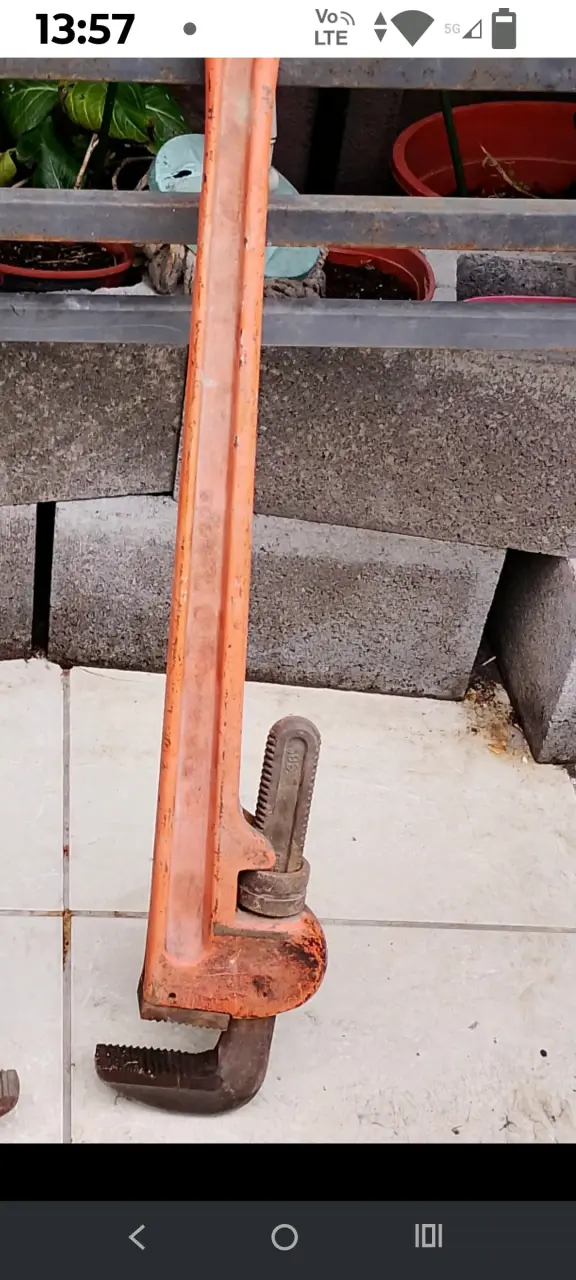 Llave Stilson grande para plomería - 1