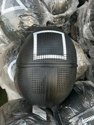 Máscaras de Juego del Calamar con diseño geométrico - miniatura 2