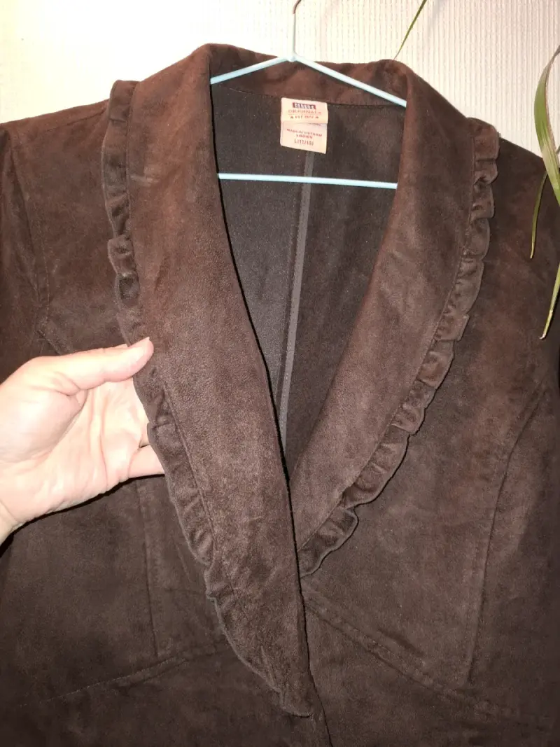 Chaqueta de gamuza marrón con volantes - 2