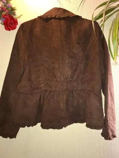 Chaqueta de gamuza marrón con volantes - miniatura 6