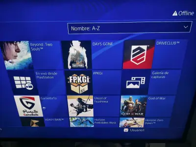 Consola PlayStation 4 con dos controles y juego - miniatura 5