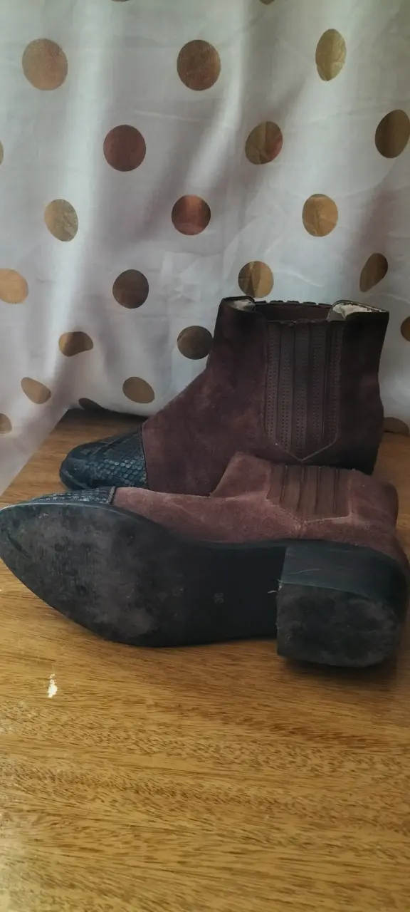Botines de reno marrón con punta de serpiente - 4
