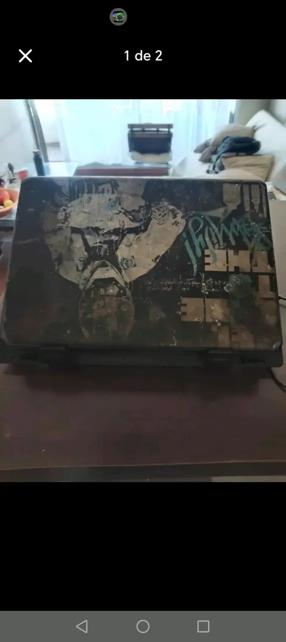 Laptop usada con diseño personalizado