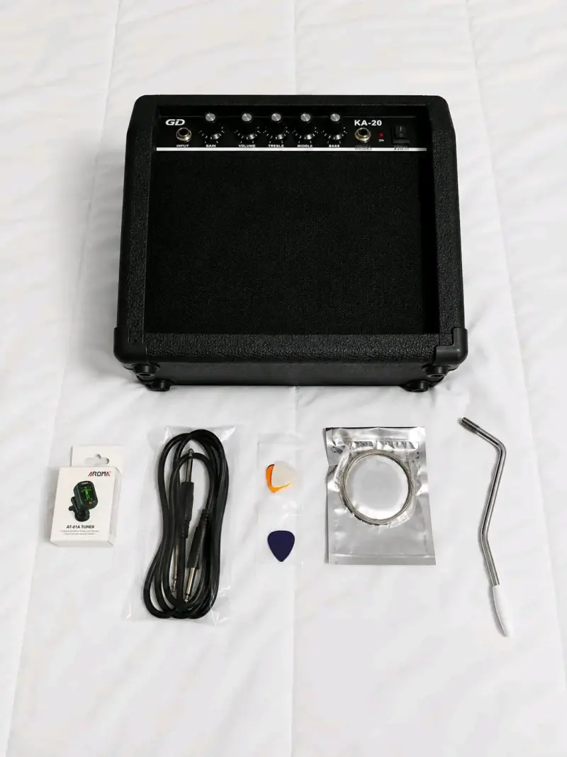 Guitarra eléctrica negra con amplificador y accesorios - 2