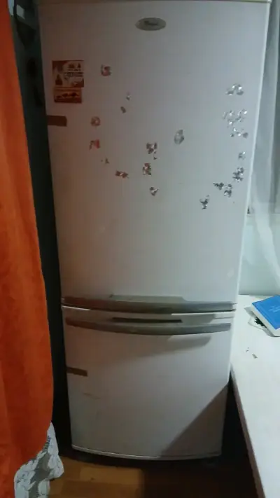 Refrigerador Whirlpool blanco en buen estado - miniatura 1