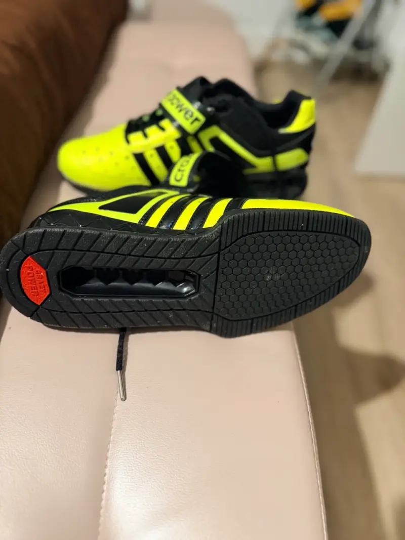 Zapatillas deportivas negras y amarillas para hombre - 2