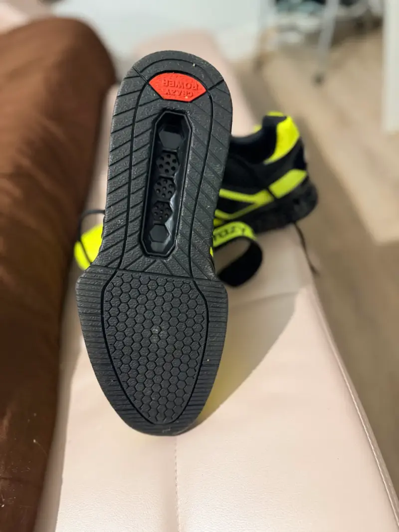 Zapatillas deportivas negras y amarillas para hombre - 4