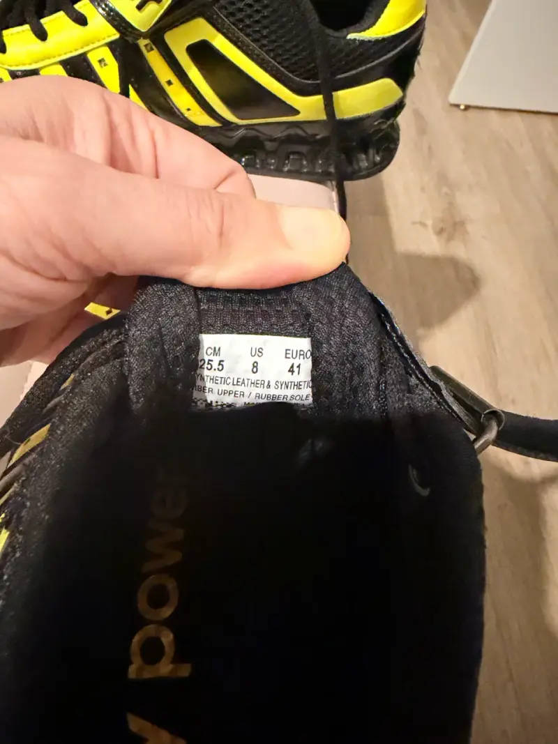 Zapatillas deportivas negras y amarillas para hombre - 5