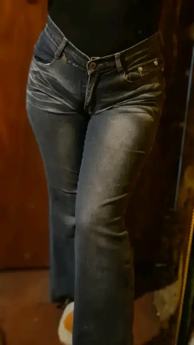 Jeans acampanados de mezclilla azul elasticados - miniatura 2