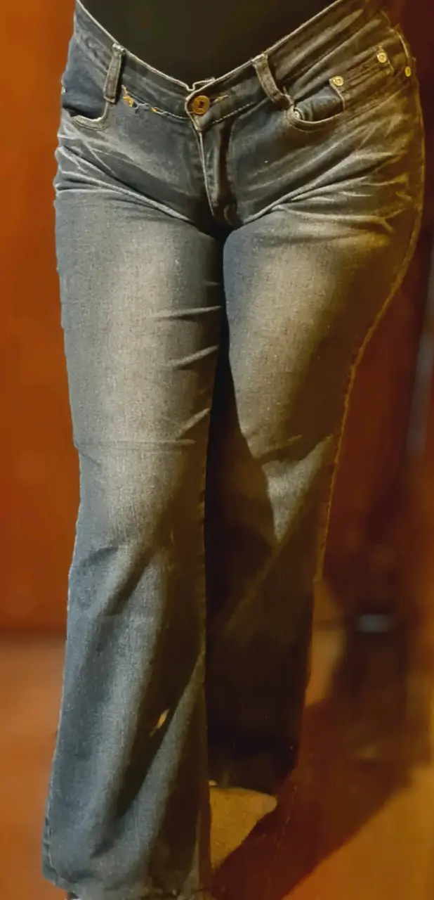Jeans acampanados de mezclilla azul elasticados - 4