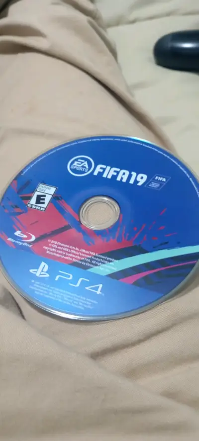 Disco de  FIFA 19 para PS4 - miniatura 1