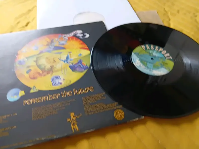 Vinilo Nektar Remember the Future en buen estado - 3