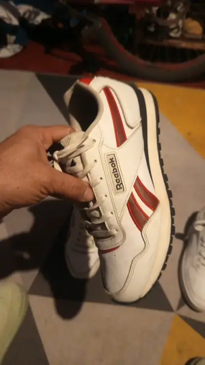 Zapatillas deportivas Reebok blancas con rojo - miniatura 1