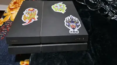 Consola PS4 Sony con control y base de carga - miniatura 2